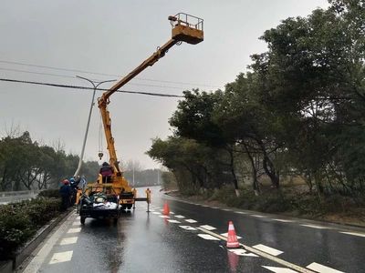快速處置突發(fā)路燈被撞事件 及時消除安全隱患